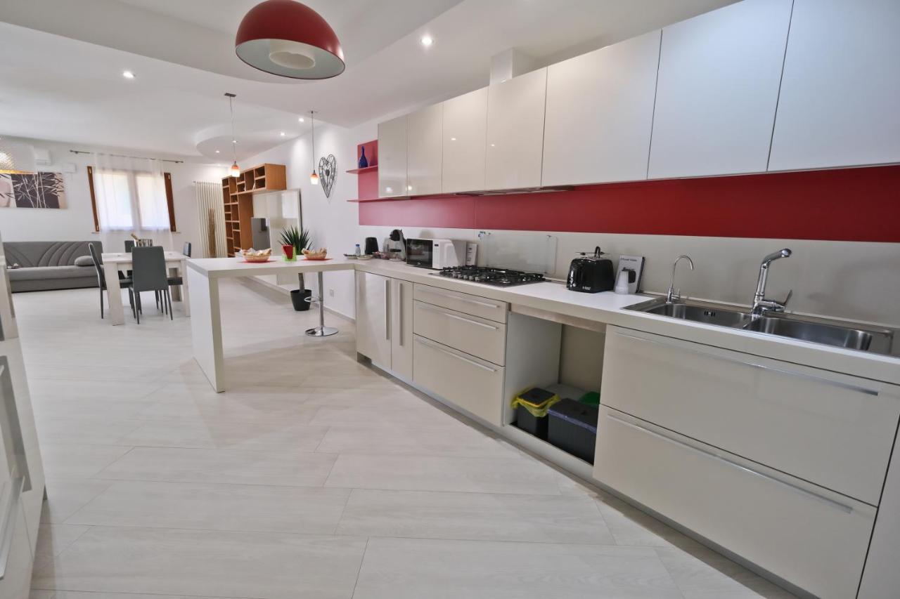 Апартаменты Modern House - 5 Stelle - Posto Auto Privato Бриндизи Экстерьер фото
