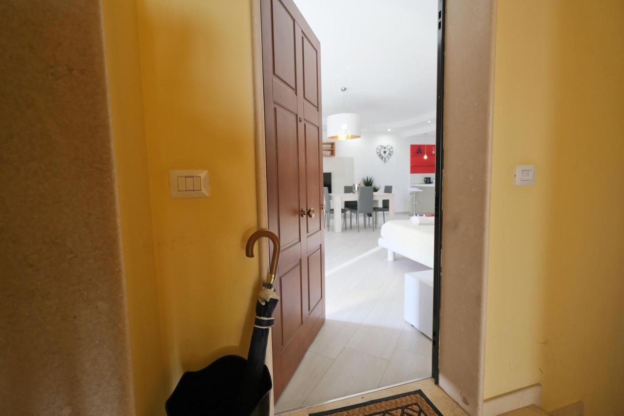 Апартаменты Modern House - 5 Stelle - Posto Auto Privato Бриндизи Экстерьер фото